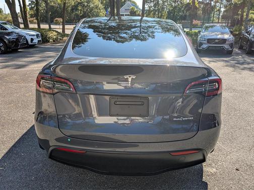 2022 Tesla Model Y Long Range Dual Motor All-Wheel Drive