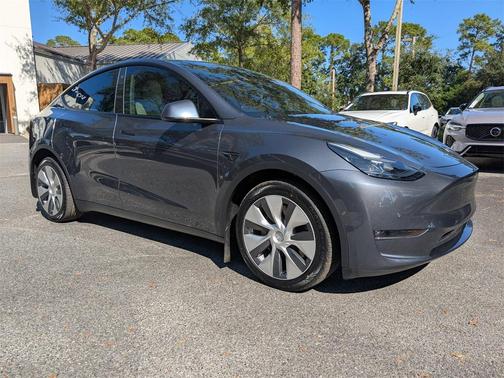 2022 Tesla Model Y Long Range Dual Motor All-Wheel Drive