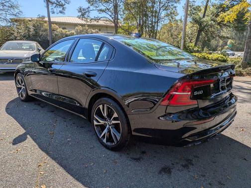 2024 Volvo S60 B5 Core Dark Theme