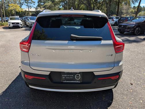 2023 Volvo XC40 B5 Ultimate Bright Theme