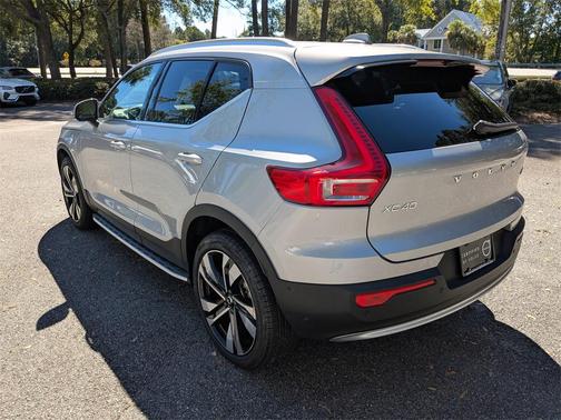 2023 Volvo XC40 B5 Ultimate Bright Theme