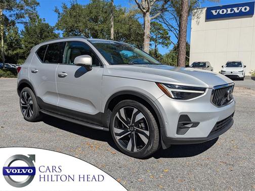 2023 Volvo XC40 B5 Ultimate Bright Theme