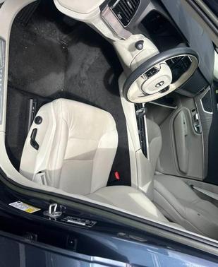 2023 Volvo XC90 B5 Plus