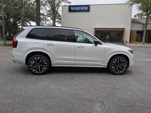 2026 Volvo XC90 B6 Ultra Dark Theme 6-Seater