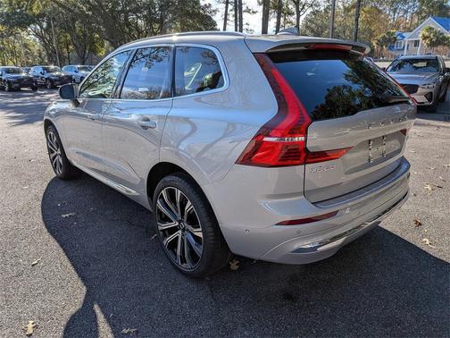 2023 Volvo XC60 B5 Ultimate Bright Theme
