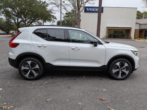 Crystal White 2026 Volvo XC40 Plus, B5 AWD Gas (mild hybrid), Dark