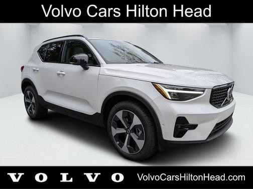 Crystal White 2026 Volvo XC40 Plus, B5 AWD Gas (mild hybrid), Dark