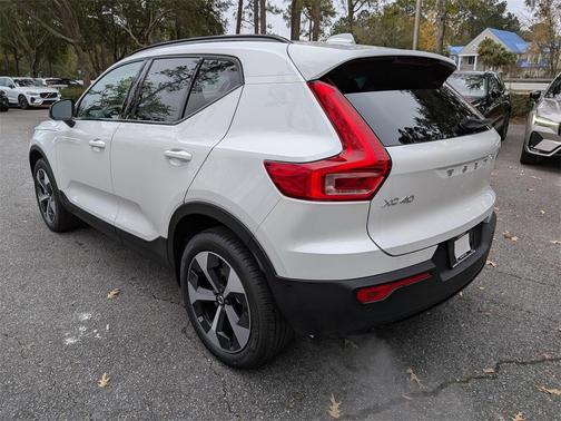 2026 Volvo XC40 B5 Plus