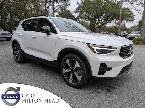 2026 Volvo XC40 B5 Plus