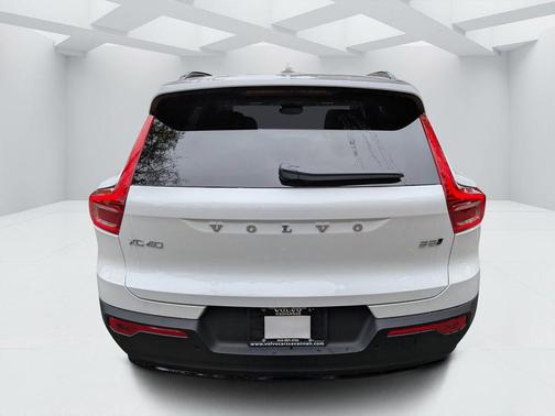 Crystal White 2026 Volvo XC40 Plus, B5 AWD Gas (mild hybrid), Dark