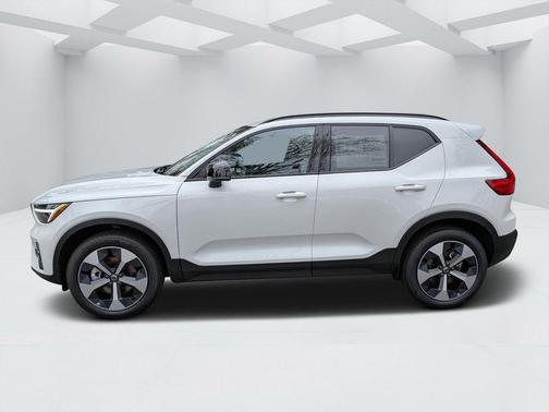 Crystal White 2026 Volvo XC40 Plus, B5 AWD Gas (mild hybrid), Dark