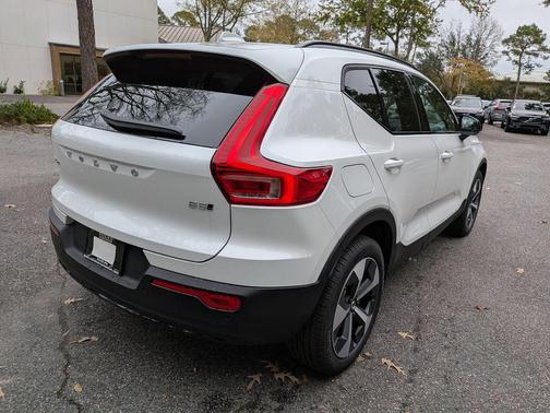 Crystal White 2026 Volvo XC40 Plus, B5 AWD Gas (mild hybrid), Dark