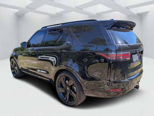 Santorini Black Metallic 2024 Land Rover Discovery P360 Dynamic SE