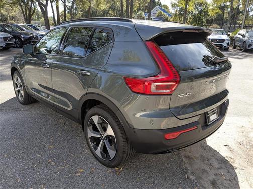 2026 Volvo XC40 B5 Plus