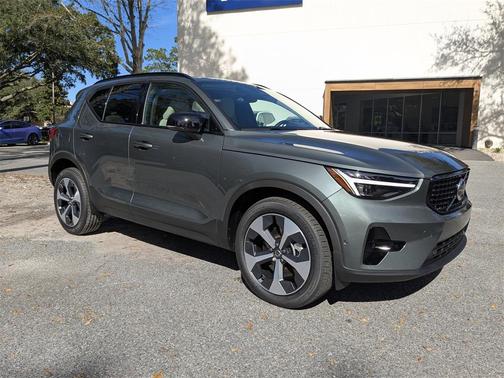 2026 Volvo XC40 B5 Plus