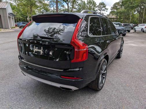Onyx Black Metallic 2017 Volvo XC90 T6 Momentum