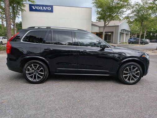Onyx Black Metallic 2017 Volvo XC90 T6 Momentum