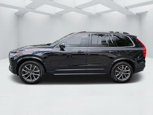 Onyx Black Metallic 2017 Volvo XC90 T6 Momentum