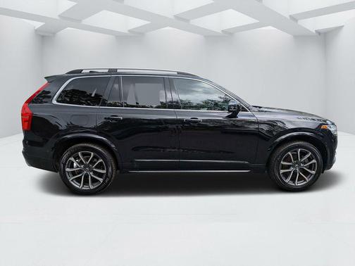 Onyx Black Metallic 2017 Volvo XC90 T6 Momentum