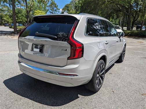 2025 Volvo XC90 B6 Core