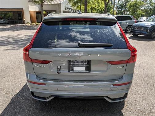 2025 Volvo XC60 B5 Ultra