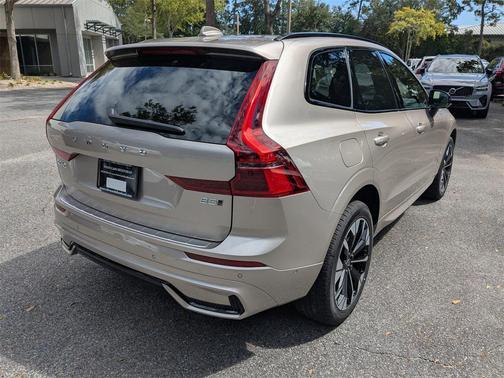 2026 Volvo XC60 B5 Plus
