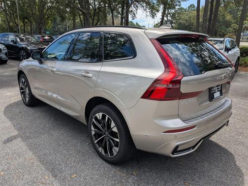 2026 Volvo XC60 B5 Plus