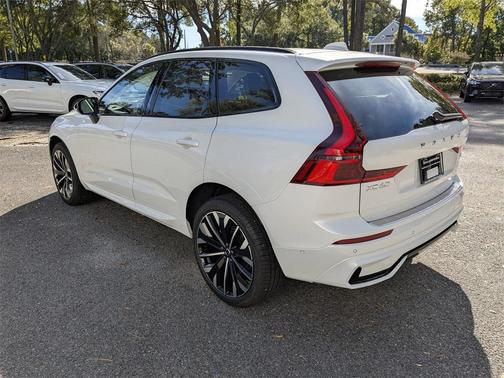2026 Volvo XC60 B5 Ultra