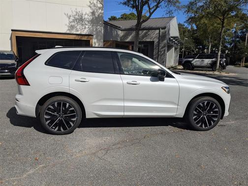 2026 Volvo XC60 B5 Ultra