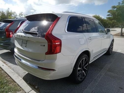 2023 Volvo XC90 B5 Plus