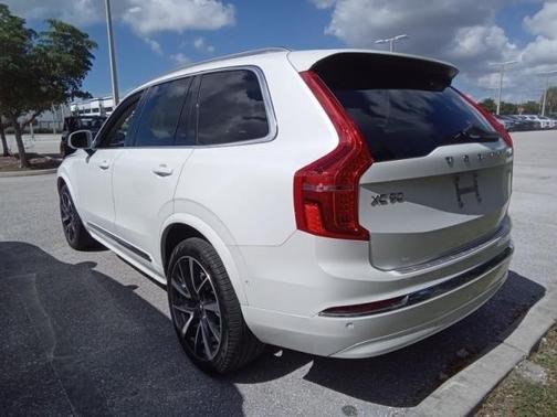 2023 Volvo XC90 B5 Plus