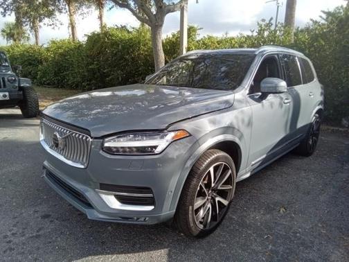 2023 Volvo XC90 B5 Plus