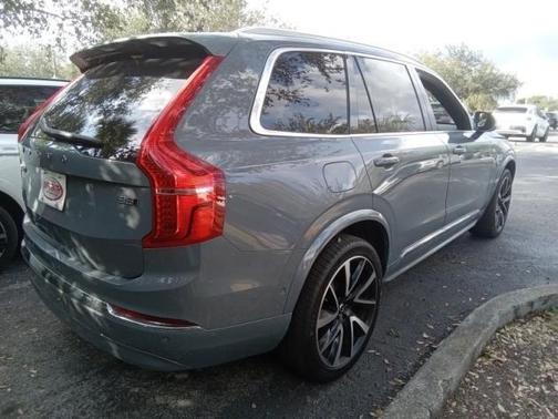2023 Volvo XC90 B5 Plus