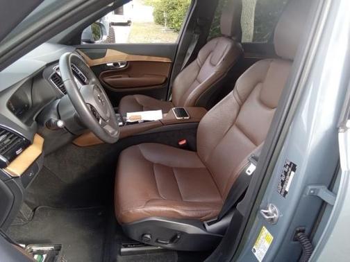 2023 Volvo XC90 B5 Plus