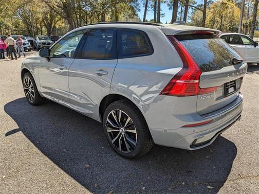 2025 Volvo XC60 B5 Plus