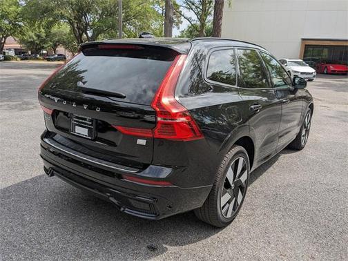 2024 Volvo XC60 Recharge Plug-In Hybrid T8 Plus Dark Theme
