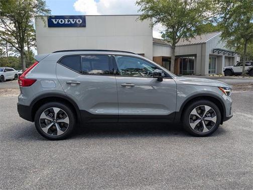 2026 Volvo XC40 B5 Plus