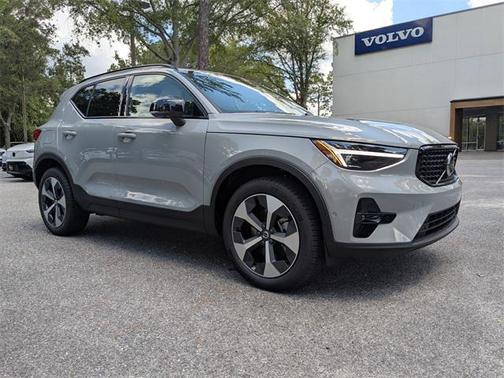 2026 Volvo XC40 B5 Plus