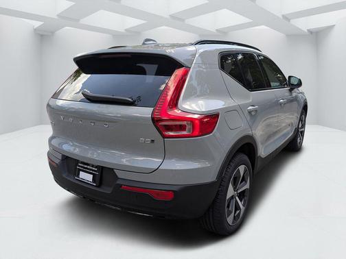 Vapour Grey Metallic 2026 Volvo XC40 Plus, B5 AWD Gas (mild hybrid), Dark