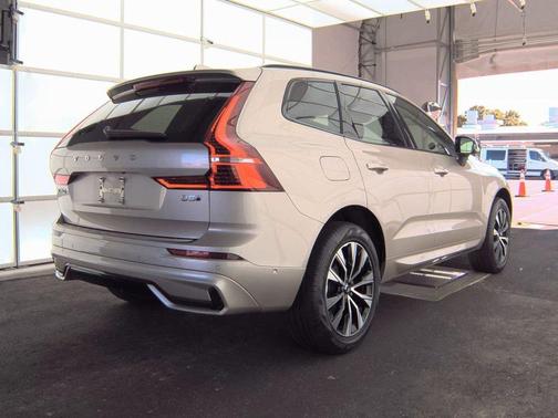 2024 Volvo XC60 B5 Plus Dark Theme