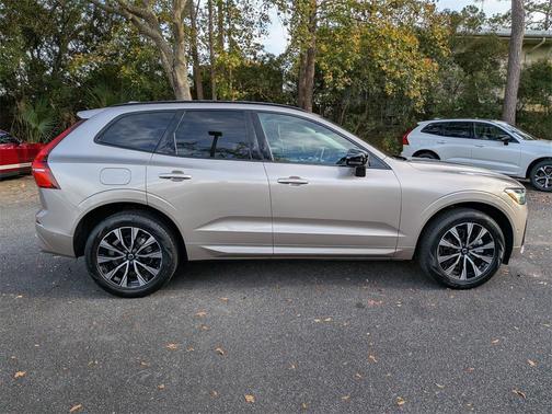 2024 Volvo XC60 B5 Plus Dark Theme