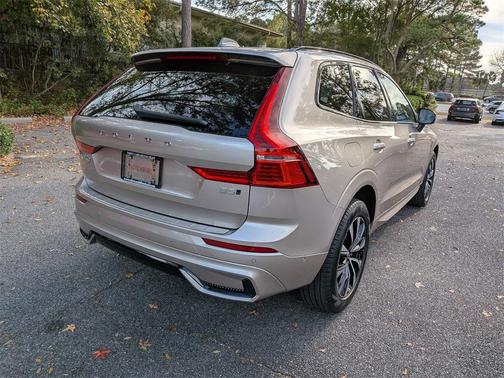 2024 Volvo XC60 B5 Plus Dark Theme