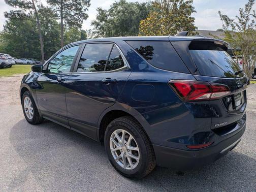 Blue Glow Metallic 2022 Chevrolet Equinox 1LT