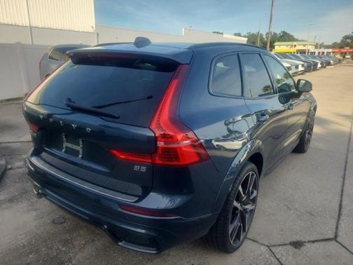 2023 Volvo XC60 B5 Ultimate Dark Theme