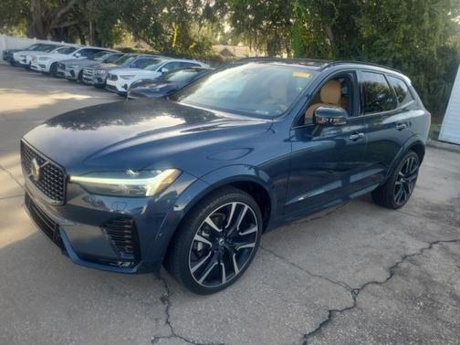 2023 Volvo XC60 B5 Ultimate Dark Theme