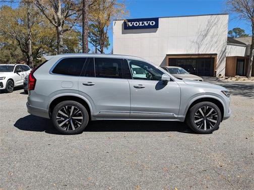 2025 Volvo XC90 B6 Core