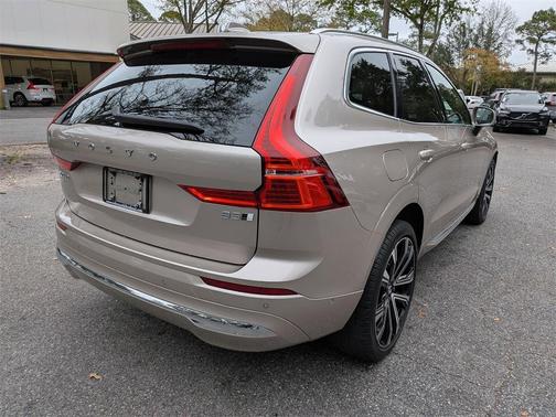 2023 Volvo XC60 B5 Ultimate Bright Theme