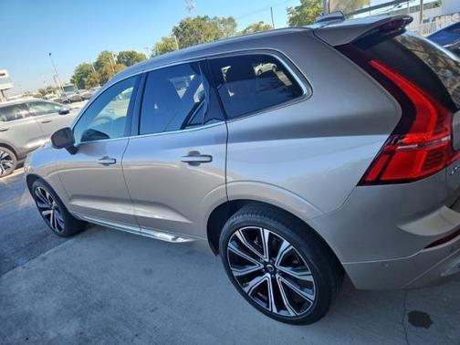 2023 Volvo XC60 B5 Ultimate Bright Theme