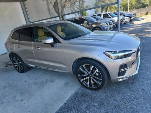 2023 Volvo XC60 B5 Ultimate Bright Theme