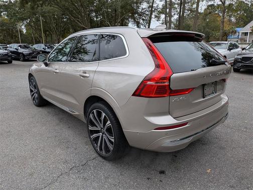 2023 Volvo XC60 B5 Ultimate Bright Theme